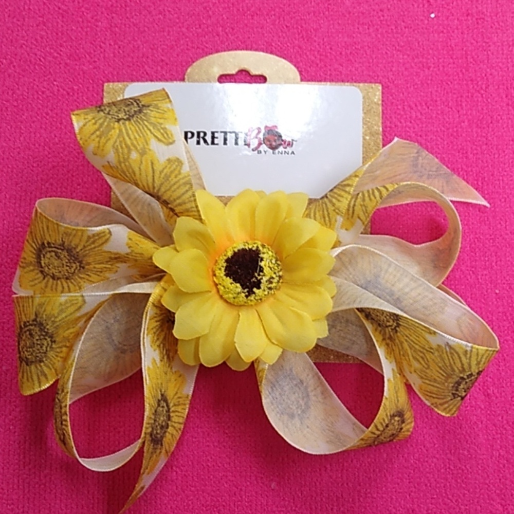 Handmade Daisy boutique hairbow